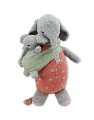 Ava und Yves Kuscheltier Elefantenmutter „Marlene“ mit Baby – Bio-Baumwollstrick mit recycelter Polyesterfüllung, ca. 40 × 27 cm.