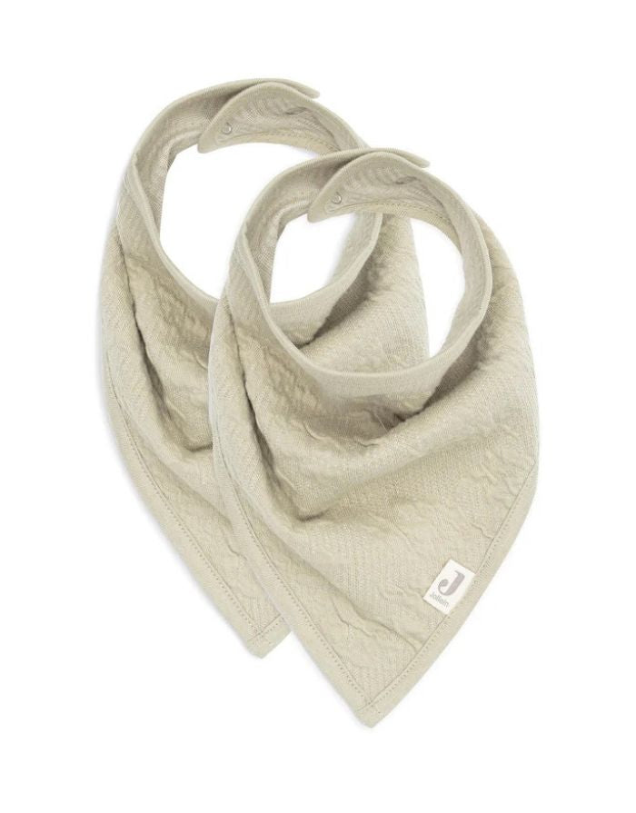 Jollein Lätzchen Bandana 2er Set „Soft Waves“ in Olive Green – weiche OEKO-TEX Baumwolle, verstellbare Druckknöpfe, stilvoller Wellenprint, ideal zum Sabberschutz oder Füttern.