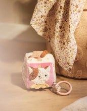 Laden Sie das Bild in den Galerie-Viewer, Jollein Mulltuch 2er Set „Flower Fairies“ – große 115x115 cm Musselin-Tücher aus Baumwolle mit zartem Blumen- und Feen-Print, OEKO-TEX zertifiziert, weich und saugfähig.
