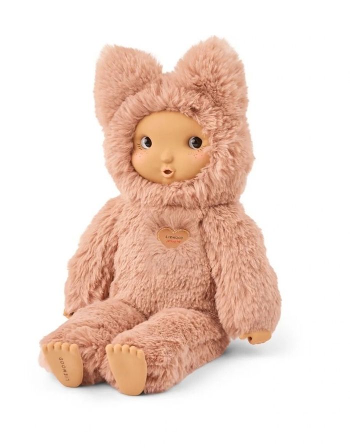 LIEWOOD Puppe Misa Cleo in Pale Tuscany aus weichem GRS-zertifiziertem Recycling-Plüsch mit Gesicht, Händen und Füßen aus Silikon