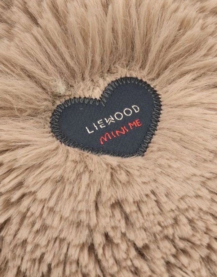 LIEWOOD Puppe Misa Ryo in Oat aus weichem GRS-zertifiziertem Recycling-Plüsch mit Gesicht, Händen und Füßen aus Silikon