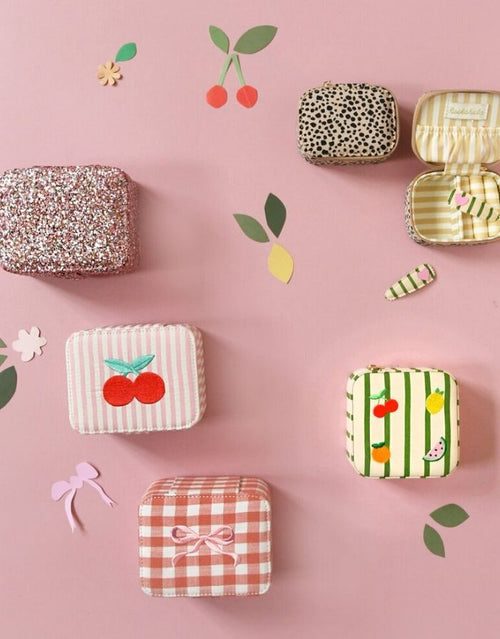 Rosa Gingham Schmuckdose von Rockahula Kids mit gestickter Schleife und Druckknopfverschluss