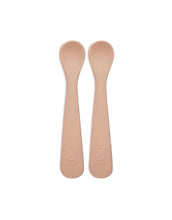 Laden Sie das Bild in den Galerie-Viewer, Jollein Silikonlöffel (2 Stück) in der Farbe Pale Pink – weiche, hitzebeständige Babylöffel aus Silikon, ideal zum Füttern und für erste Essversuche.
