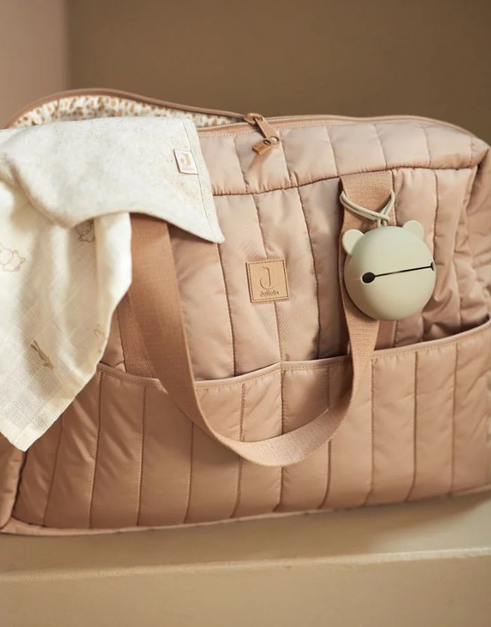 Jollein Silikon-Schnulleretui Ø 7 cm in der Farbe Olive Green – rundes, BPA-freies Etui mit Schlaufe zum sicheren Aufbewahren des Schnullers unterwegs.