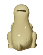 Laden Sie das Bild in den Galerie-Viewer,  Sass &amp; Belle Spardose Keramik T-Rex in Grün mit liebevollen Details.
