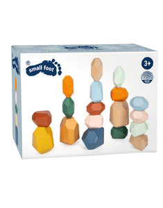 18 naturfarbene Balanciersteine Safari aus Holz von small foot, verschiedene Größen und unregelmäßige Formen, ideal zum Stapeln und Balancieren.