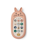Rosa Fidi Spielzeugtelefon von Liewood in der Farbe Pale Tuscany mit niedlichem Hasendesign, 13 interaktiven Soundtasten und kindgerechter Form.