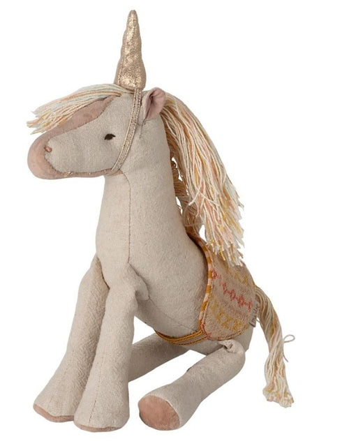 Kleines buntes Maileg Einhorn mit goldenem Horn und Sattel aus weichen Naturmaterialien.