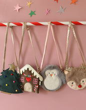 Laden Sie das Bild in den Galerie-Viewer, Festliche Rockahula Weihnachts-Haaraccessoires mit glitzernden Details und fröhlichen Farben – liebevoll gestaltet für kleine und große Winterträume.
