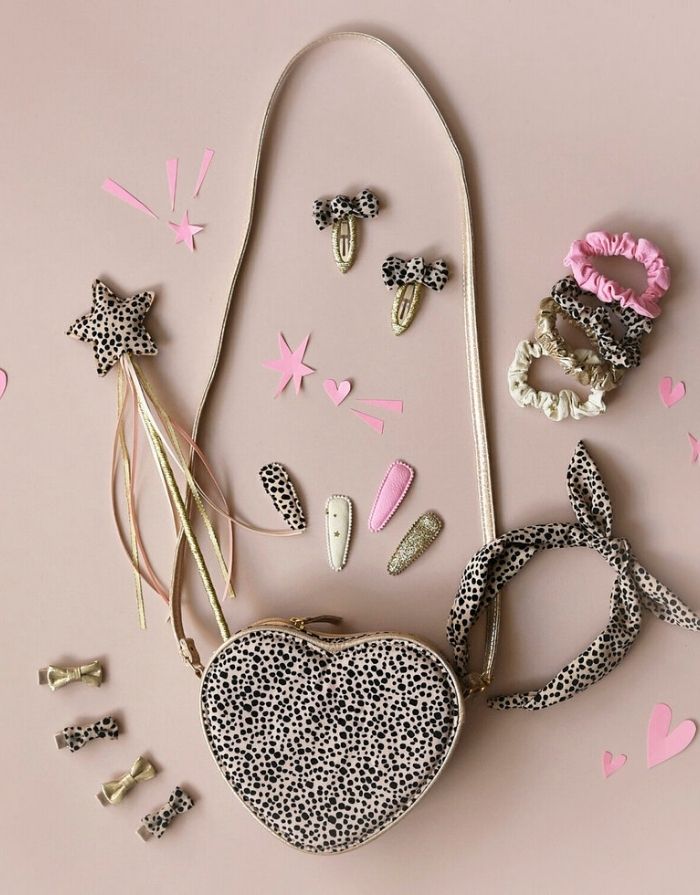 Herzförmige Leoparden-Tasche mit Golddetails für Kinder von Rockahula Kids