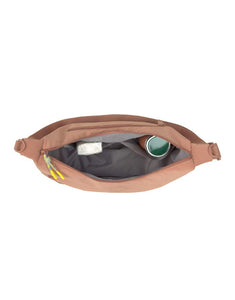 LÄSSIG Stretch Up Umhängetasche in Braun (Almond), wasserabweisend, recyceltes Innenmaterial, PFC-frei, mit Reißverschluss und Kinderwagenhaken.
