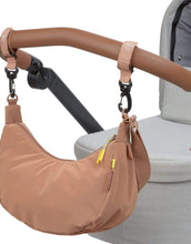 Laden Sie das Bild in den Galerie-Viewer, LÄSSIG Stretch Up Umhängetasche in Braun (Almond), wasserabweisend, recyceltes Innenmaterial, PFC-frei, mit Reißverschluss und Kinderwagenhaken.
