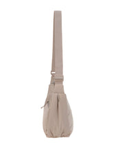 Laden Sie das Bild in den Galerie-Viewer, Beige Umhängetasche für Eltern, Stretch Up Bum Bag von LÄSSIG, wasserabweisend, recyceltes Innenmaterial, PFC-frei, mit Kinderwagenhaken.
