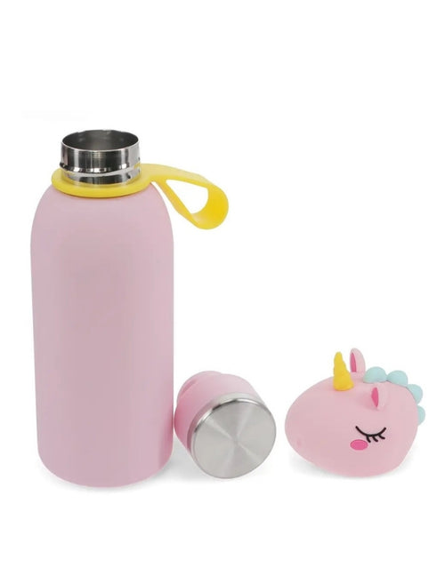 Kindertrinkflasche Einhorn von Rex London mit niedlichem Einhorn-Kopf-Design und 350 ml Fassungsvermögen mit Deckel daneben 