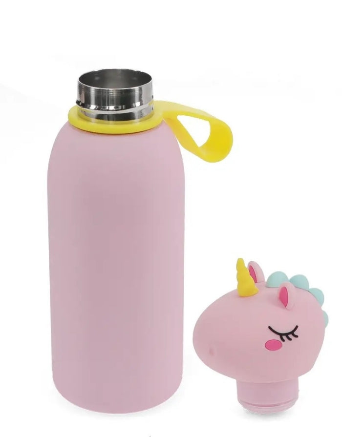 Kindertrinkflasche Einhorn von Rex London mit niedlichem Einhorn-Kopf-Design und 350 ml Fassungsvermögen Mit Deckel dabei im Detail