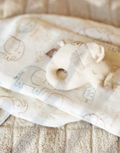 Laden Sie das Bild in den Galerie-Viewer, Jollein Waschlappen Musselin 3er Set „Elephant Tales“ – weiche hydrophile Baumwoll-Waschlappen mit Elefantenprint, OEKO-TEX zertifiziert, sanft zur Babyhaut.
