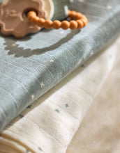 Laden Sie das Bild in den Galerie-Viewer, Jollein Waschlappen Musselin 3er Set „Twinkling“ – hydrophile Baumwoll-Waschlappen in Sea Green mit Sternenprint, OEKO-TEX zertifiziert, weich und hautfreundlich.
