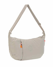 Laden Sie das Bild in den Galerie-Viewer, LÄSSIG Lunua Wickeltasche in Beige – große Bum Bag mit Wickelzubehör, Feuchtfach, vegan, recycelt &amp; pfc-frei, mit Neon-Details und Kinderwagenbefestigung.
