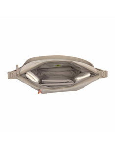LÄSSIG Lunua Wickeltasche in Beige – große Bum Bag mit Wickelzubehör, Feuchtfach, vegan, recycelt & pfc-frei, mit Neon-Details und Kinderwagenbefestigung.