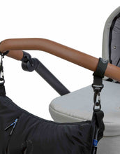 Laden Sie das Bild in den Galerie-Viewer, LÄSSIG Lunua Wickeltasche in Schwarz – große Bum Bag mit Wickelzubehör, wasserabweisendem Fach, vegan, recycelt &amp; pfc-frei, mit Neon-Details und Kinderwagenhaken.
