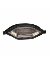 Laden Sie das Bild in den Galerie-Viewer, LÄSSIG Lunua Wickeltasche in Schwarz – große Bum Bag mit Wickelzubehör, wasserabweisendem Fach, vegan, recycelt &amp; pfc-frei, mit Neon-Details und Kinderwagenhaken.
