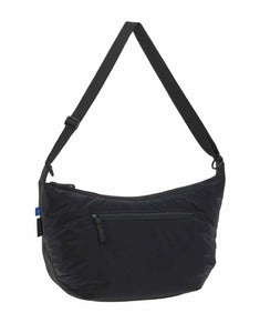 LÄSSIG Lunua Wickeltasche in Schwarz – große Bum Bag mit Wickelzubehör, wasserabweisendem Fach, vegan, recycelt & pfc-frei, mit Neon-Details und Kinderwagenhaken.