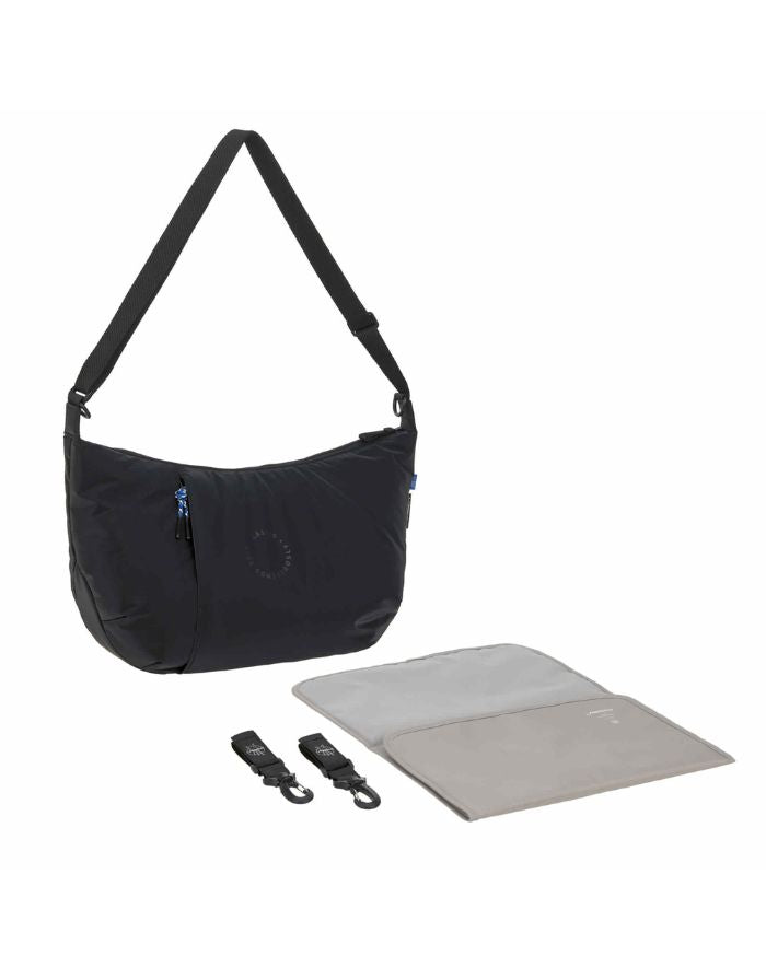 LÄSSIG Lunua Wickeltasche in Schwarz – große Bum Bag mit Wickelzubehör, wasserabweisendem Fach, vegan, recycelt & pfc-frei, mit Neon-Details und Kinderwagenhaken.