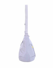 Laden Sie das Bild in den Galerie-Viewer, LÄSSIG Lunua Wickeltasche in Lilac – große Bum Bag mit Wickelzubehör, vegan, recycelt &amp; pfc-frei, mit Neon-Details und Kinderwagenhaken.
