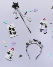 Laden Sie das Bild in den Galerie-Viewer, Zauberstab I Halloween Stripy Star
