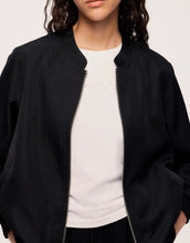 Laden Sie das Bild in den Galerie-Viewer, Bomberjacke Vipapaya I Black Beauty
