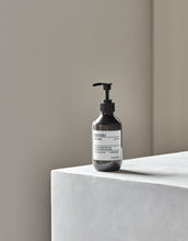 Laden Sie das Bild in den Galerie-Viewer, Meraki Handlotion Silky Mist in Pumpspender – feuchtigkeitsspendende, schnell einziehende Handpflege.
