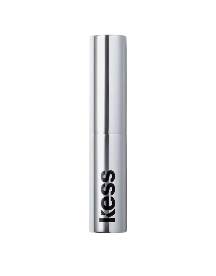 Wiederverwendbares Concealer Stick Case von Kess Berlin aus Aluminium – minimalistisches, nachhaltiges Design für den Concealer Stick Refill.