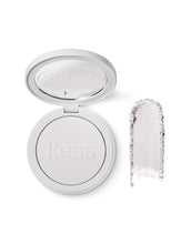 Laden Sie das Bild in den Galerie-Viewer, Transparentes Kompaktpuder von Kess Berlin mit Soft-Focus-Effekt für ein natürlich mattes Finish.

