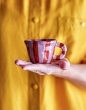 Laden Sie das Bild in den Galerie-Viewer, Bunte Steingut-Tasse mit handbemalten Streifen von Bloomingville
