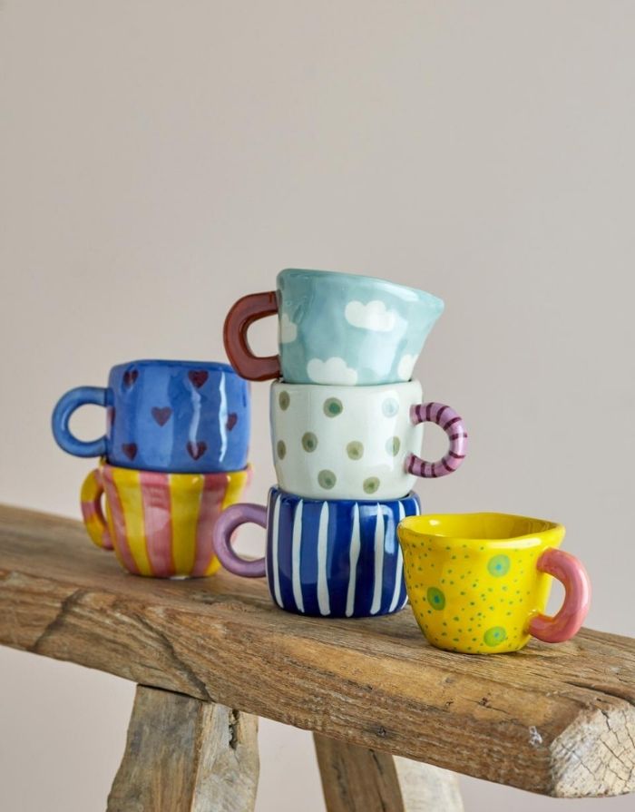 Kleine gestreifte Steingut-Tasse in Blau mit rosa Henkel von Bloomingville