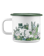 Laden Sie das Bild in den Galerie-Viewer, Emaillebecher Moomin In the Garden von Muurla, 3,7 dl, Moomin-Motiv, spülmaschinengeeignet, für drinnen &amp; draußen
