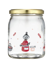 Laden Sie das Bild in den Galerie-Viewer, Glas mit Schraubdeckel Moomin 0,5 L von Muurla, luftdicht verschließbar, mit Moomin-Motiv, inkl. Stickeretiketten, spülmaschinenfest
