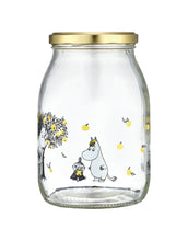 Laden Sie das Bild in den Galerie-Viewer, Glas mit Schraubdeckel Moomin 1L von Muurla, luftdicht verschließbar, mit Moomin-Motiv, inkl. Stickeretiketten, spülmaschinenfest
