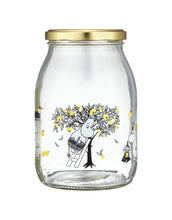 Laden Sie das Bild in den Galerie-Viewer, Glas mit Schraubdeckel Moomin 1L von Muurla, luftdicht verschließbar, mit Moomin-Motiv, inkl. Stickeretiketten, spülmaschinenfest
