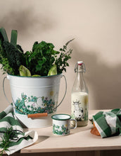 Laden Sie das Bild in den Galerie-Viewer, Glasflasche Moomin Meadow von Muurla mit Moomin-Illustration, 1 Liter, luftdichter Bügelverschluss, spülmaschinenfest

