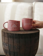 Laden Sie das Bild in den Galerie-Viewer, SISI House of Style Henkelbecher My first Coffee in Pink mit weißem Schriftzug, handgefertigt, 9 x 9 x 7 cm.
