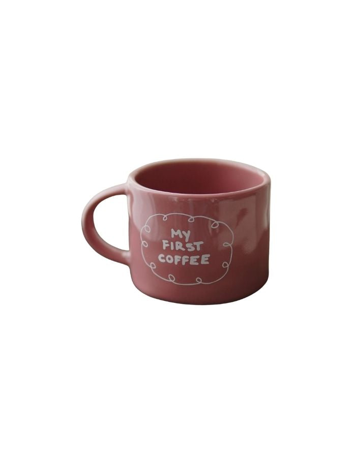 SISI House of Style Henkelbecher My first Coffee in Pink mit weißem Schriftzug, handgefertigt, 9 x 9 x 7 cm.