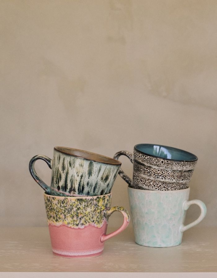 Mehrfarbiger HKliving 70s Ceramics Cappuccino Mug aus glasiertem Steingut im charakteristischen Retro-Design.
