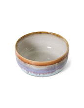 Laden Sie das Bild in den Galerie-Viewer, Unikat Dessert Schale Cove Ash aus der 70s Kollektion von hkliving mit Farbvariationen
