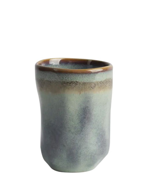  Tasse Anne von Affari of Sweden aus Steingut in Grün und Braun, Ø 6 cm und 9 cm hoch.