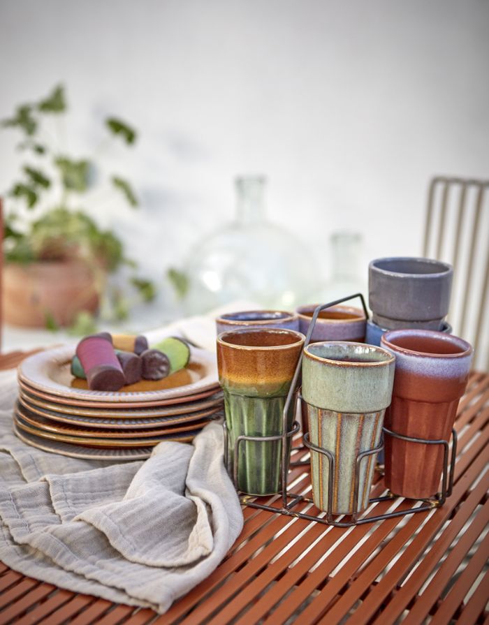 Becher Costa L von Affari of Sweden aus Steingut in Terracotta mit individueller Farbgebung und Musterung, Ø 8 × H 14 cm, Set.