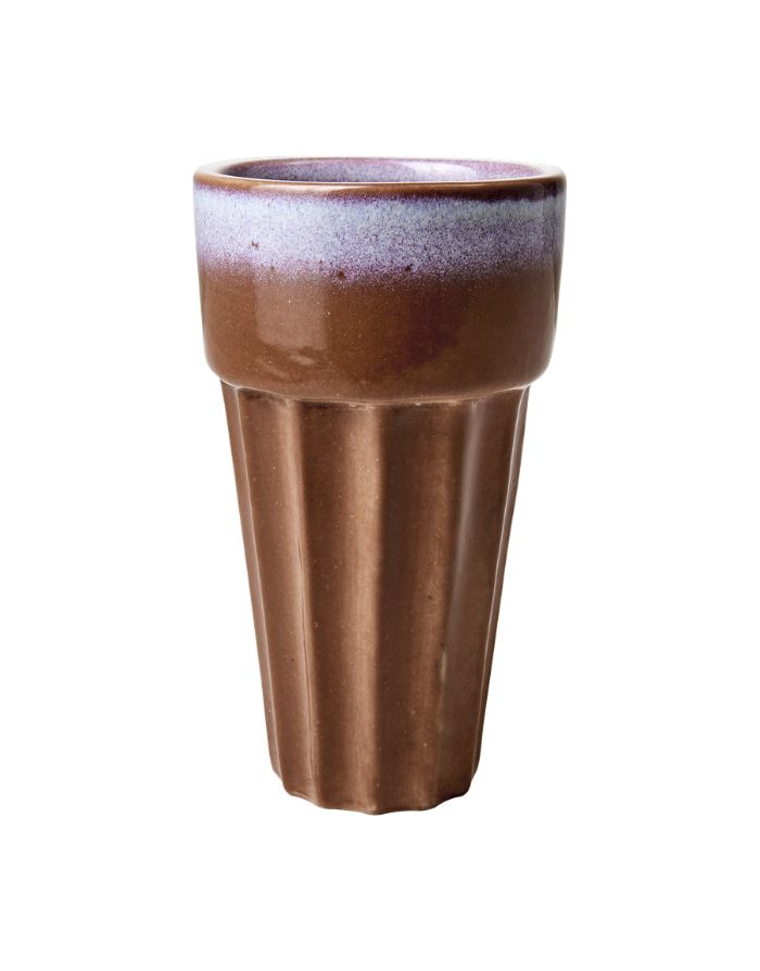 Becher Costa L von Affari of Sweden aus Steingut in Terracotta mit individueller Farbgebung und Musterung, Ø 8 × H 14 cm.