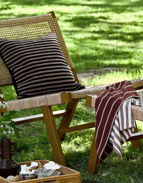 Gestreiftes RAFU Geschirrtuch von Nordal aus 100 % Baumwolle in Braun, Beige und Blau.