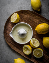 Laden Sie das Bild in den Galerie-Viewer, Zitruspresse I Weiß

