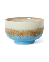 Laden Sie das Bild in den Galerie-Viewer, Noodle Schale Azure von hkliving – handgefertigte Steingut-Schale in klarem Blauton, Ø 13,5 cm

